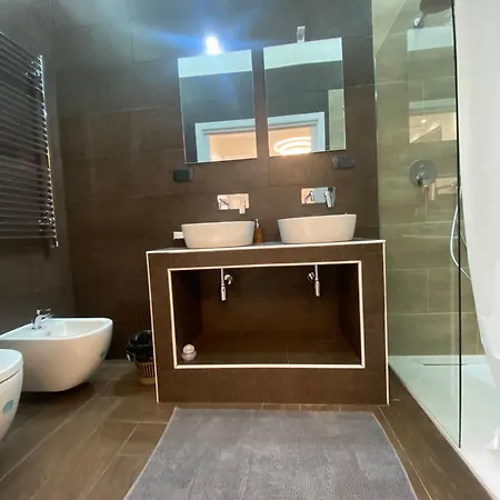 Mada's Deluxe * باري