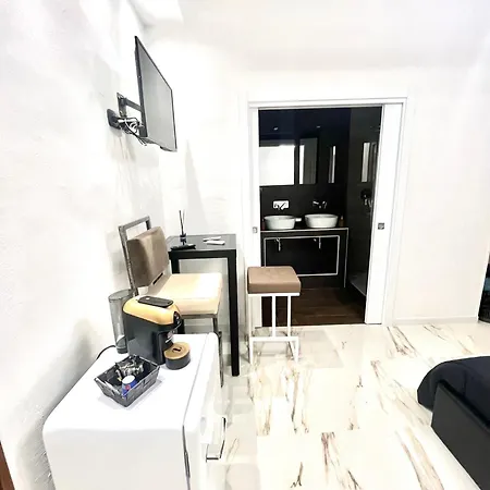 Mada's Deluxe Apartment