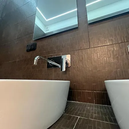 Mada's Deluxe * باري