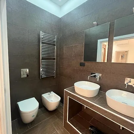 Mada's Deluxe باري